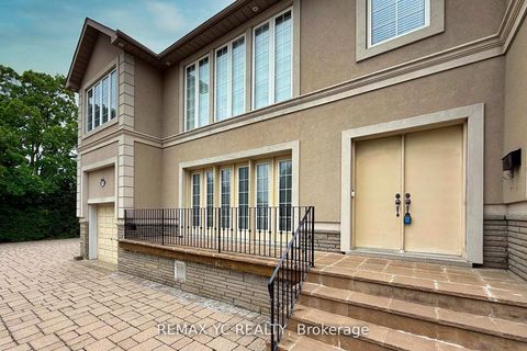 Photo 1 at 18 Mullet Road, Newtonbrook East, Toronto