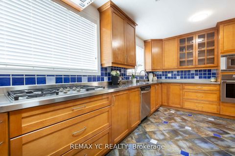 Photo 11 at 18 Mullet Road, Newtonbrook East, Toronto