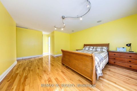 Photo 28 at 18 Mullet Road, Newtonbrook East, Toronto
