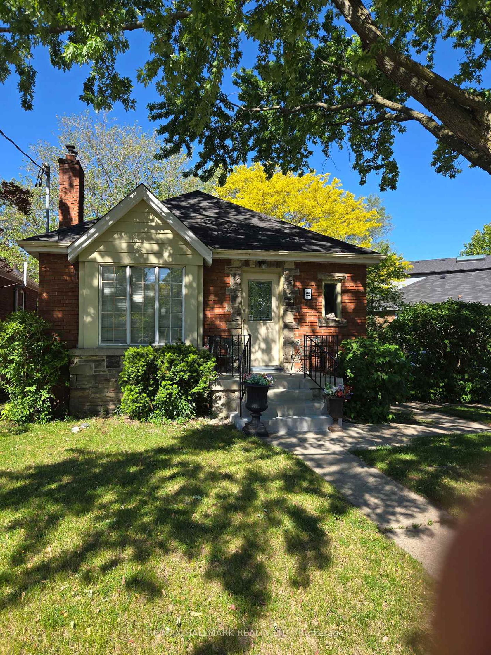22 Airley Crescent, East York, Toronto 