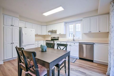 Photo 14 at 34 Balmoral Place, Shore, Barrie