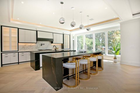 Photo 10 at 47 Tournament Drive, Windfields, Toronto