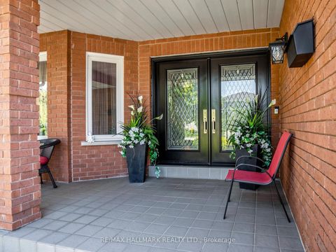 Photo 1 at 98 Arrowhead Drive, East Woodbridge, Vaughan