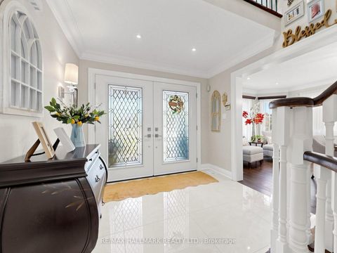 Photo 2 at 98 Arrowhead Drive, East Woodbridge, Vaughan