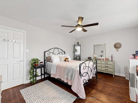 Photo 33 at 98 Arrowhead Drive, East Woodbridge, Vaughan