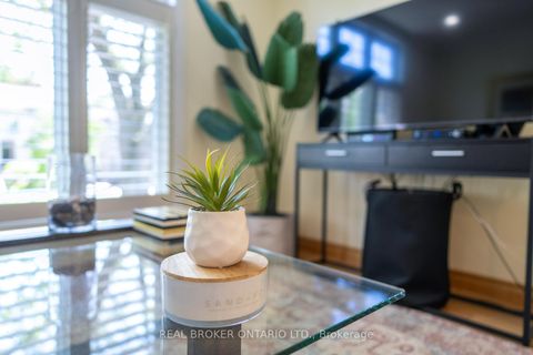 Photo 12 at 264 Erskine Avenue, Mount Pleasant East, Toronto