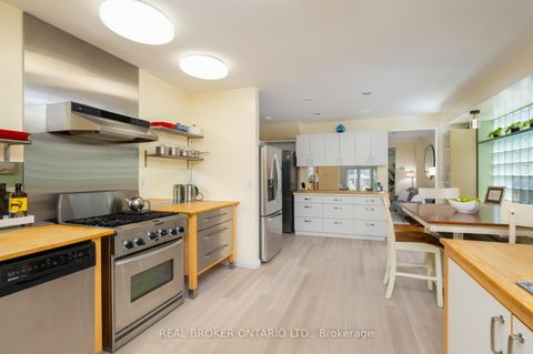 Photo 17 at 264 Erskine Avenue, Mount Pleasant East, Toronto