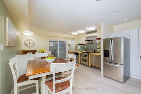 Photo 18 at 264 Erskine Avenue, Mount Pleasant East, Toronto