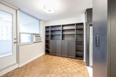 Photo 10 at 1715 - 40 Homewood Avenue, South St. James Town, Toronto