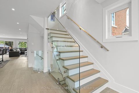 Photo 5 at 182 Parkview Hill Crescent, Parkview, Toronto