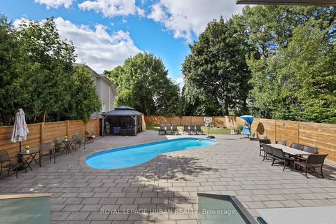 Photo 30 at 182 Parkview Hill Crescent, Parkview, Toronto