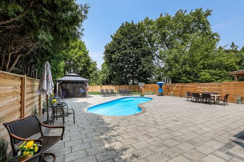 Photo 42 at 182 Parkview Hill Crescent, Parkview, Toronto
