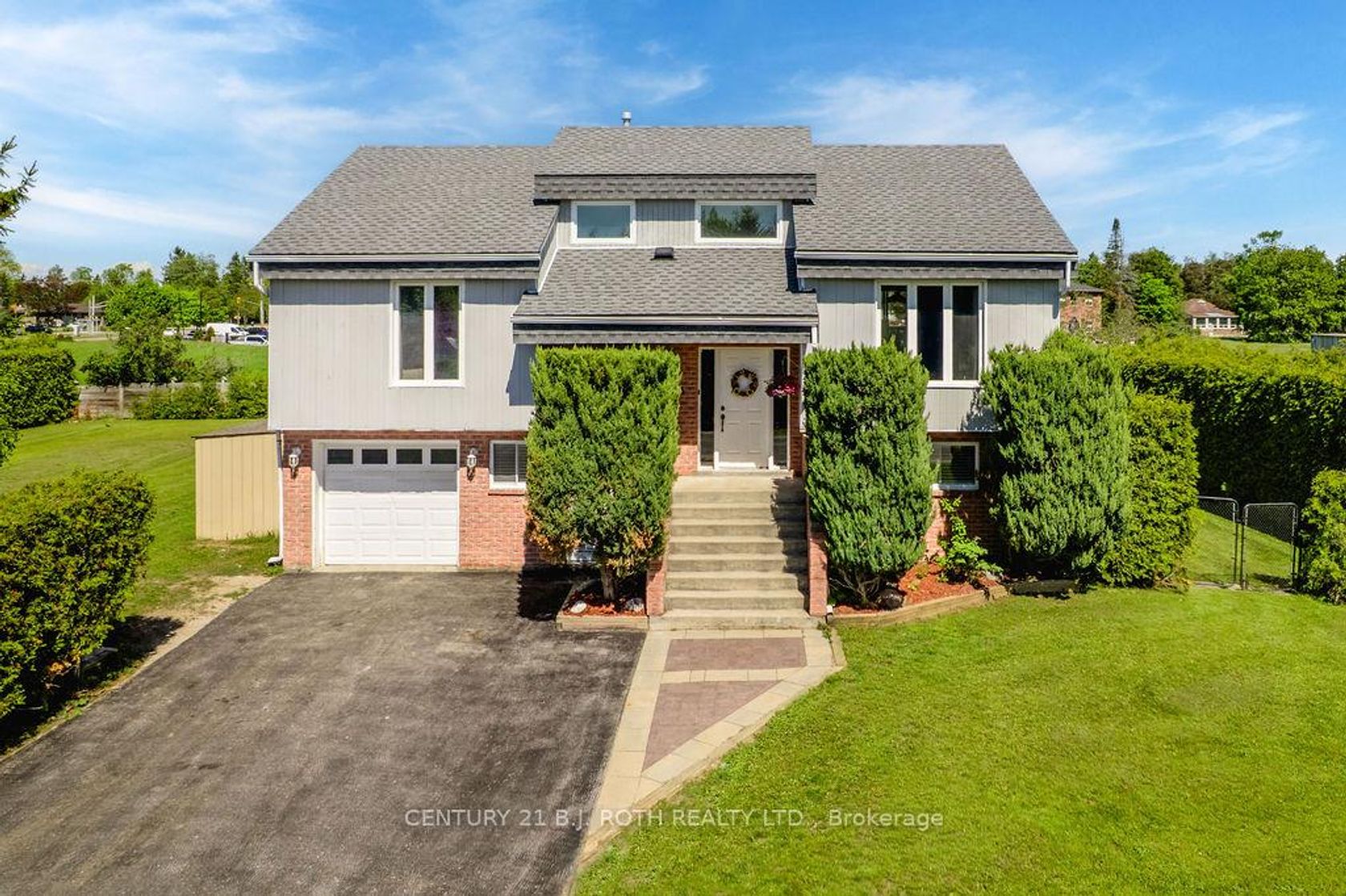 2823 Small Street, Stroud, Innisfil photo number 2