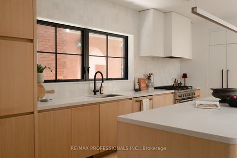 Photo 6 at 286 Wright Avenue, Swansea, Toronto