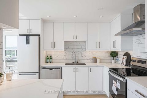 Photo 8 at 706 - 30 Harding Boulevard, Harding, Richmond Hill