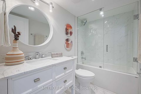 Photo 17 at 706 - 30 Harding Boulevard, Harding, Richmond Hill