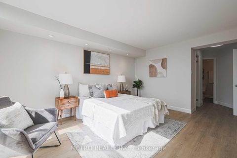 Photo 20 at 706 - 30 Harding Boulevard, Harding, Richmond Hill
