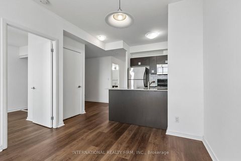 Photo 4 at 1011 - 3391 Bloor Street W, City Centre West, Toronto