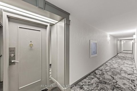 Photo 4 at 210 - 7300 Yonge Street, Yorkhill, Vaughan