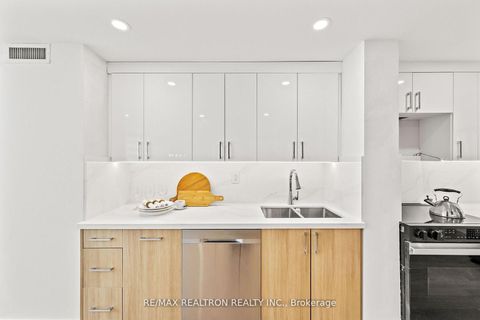 Photo 11 at 210 - 7300 Yonge Street, Yorkhill, Vaughan