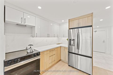 Photo 13 at 210 - 7300 Yonge Street, Yorkhill, Vaughan