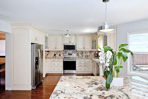 Photo 7 at 48 Haskell Crescent, Aurora Highlands, Aurora