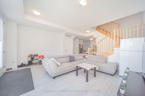 Photo 9 at 4 - 624 Rexdale Boulevard, Clairville, Toronto