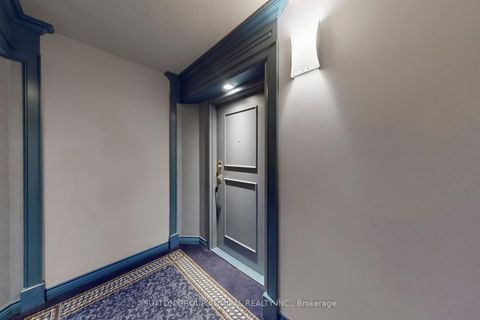 Photo 1 at Ph208 - 81 Townsgate Drive, Yorkhill, Vaughan