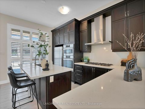 Photo 11 at 8 Aylin Crescent, Patterson, Vaughan