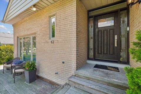 Photo 3 at 42 Roseview Avenue, Crosby, Richmond Hill