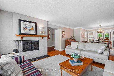 Photo 8 at 42 Roseview Avenue, Crosby, Richmond Hill