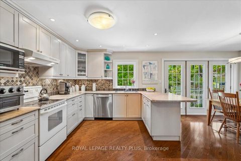 Photo 11 at 42 Roseview Avenue, Crosby, Richmond Hill