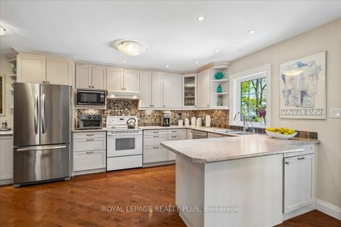 Photo 14 at 42 Roseview Avenue, Crosby, Richmond Hill