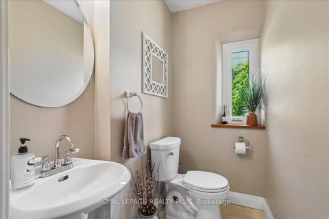Photo 18 at 42 Roseview Avenue, Crosby, Richmond Hill