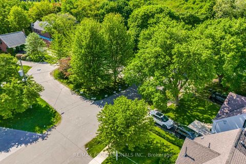 Photo 3 at 29 Westleigh Crescent, Alderwood, Toronto