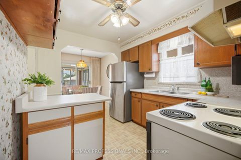 Photo 10 at 29 Westleigh Crescent, Alderwood, Toronto