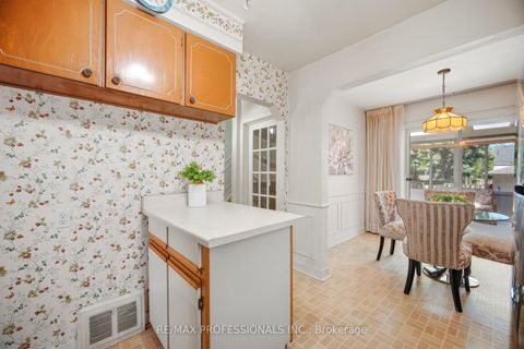 Photo 13 at 29 Westleigh Crescent, Alderwood, Toronto