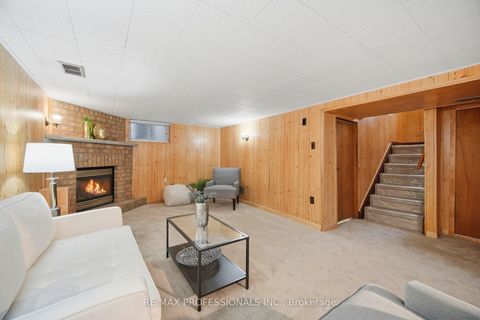 Photo 28 at 29 Westleigh Crescent, Alderwood, Toronto