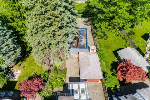 Photo 40 at 29 Westleigh Crescent, Alderwood, Toronto