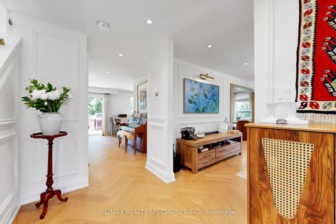 Photo 3 at 39 B Newington Crescent, West Deane, Toronto