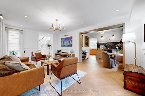 Photo 7 at 39 B Newington Crescent, West Deane, Toronto