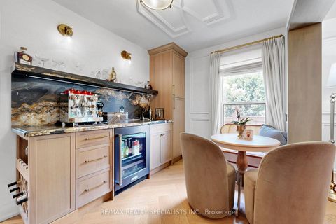 Photo 9 at 39 B Newington Crescent, West Deane, Toronto