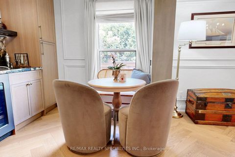 Photo 11 at 39 B Newington Crescent, West Deane, Toronto