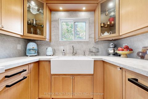 Photo 17 at 39 B Newington Crescent, West Deane, Toronto