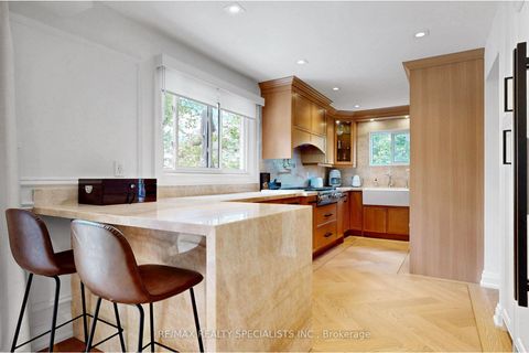 Photo 19 at 39 B Newington Crescent, West Deane, Toronto