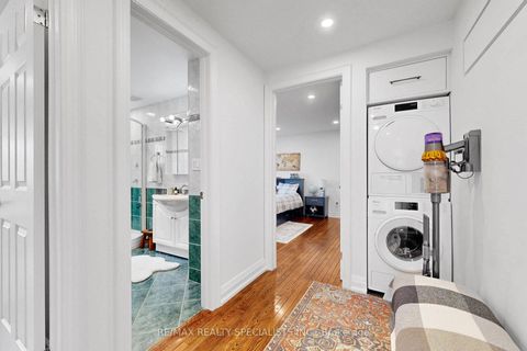 Photo 24 at 39 B Newington Crescent, West Deane, Toronto