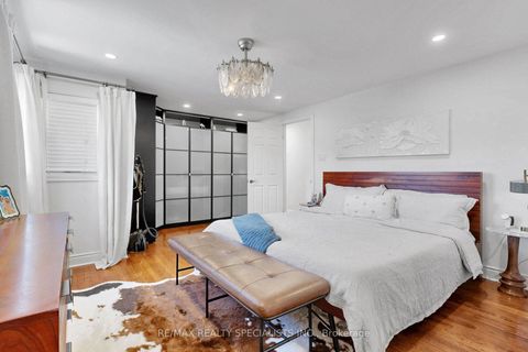 Photo 26 at 39 B Newington Crescent, West Deane, Toronto