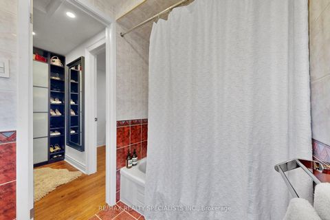 Photo 28 at 39 B Newington Crescent, West Deane, Toronto