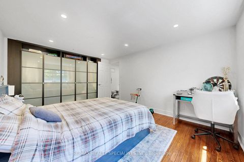 Photo 31 at 39 B Newington Crescent, West Deane, Toronto