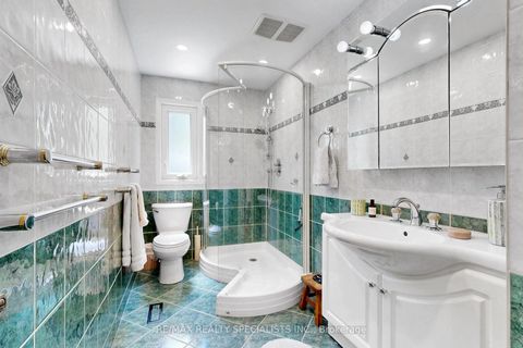 Photo 34 at 39 B Newington Crescent, West Deane, Toronto
